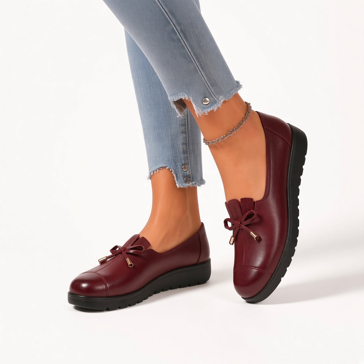 Mocasines flexibles burdeos con lazo frontal y suela dentada