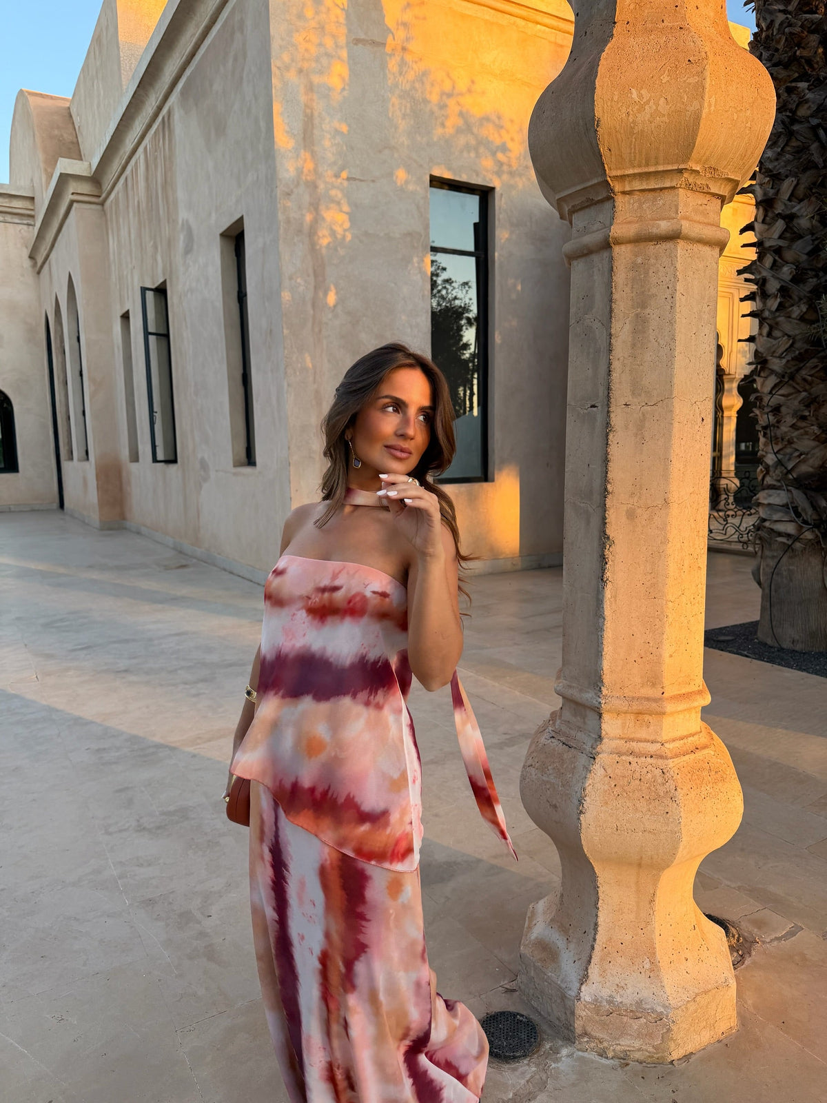 Vestido largo sin mangas tie-dye multicolor, falda amplia y caída suelta