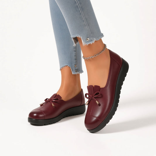 Mocasines flexibles burdeos con lazo frontal y suela gruesa