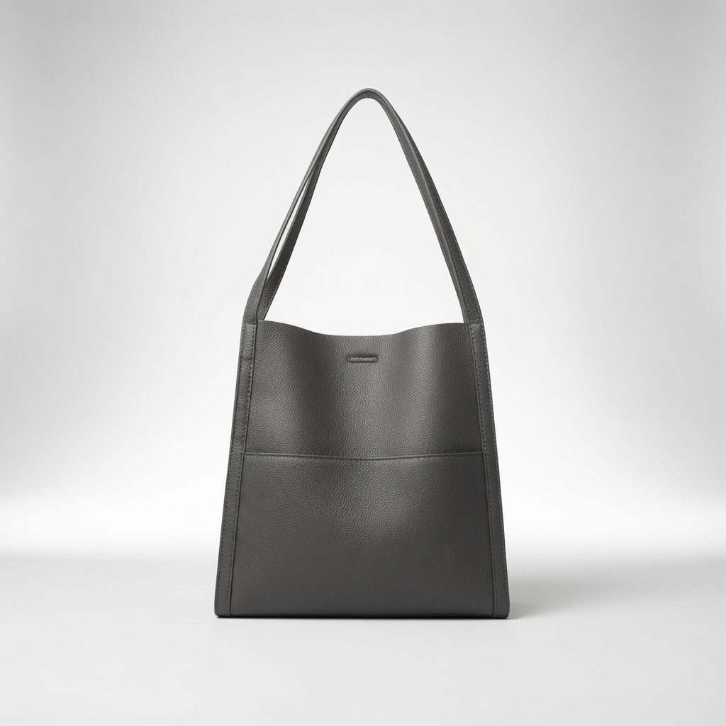 Bolso de mano de piel gris con asas cortas y cierre central rectangular