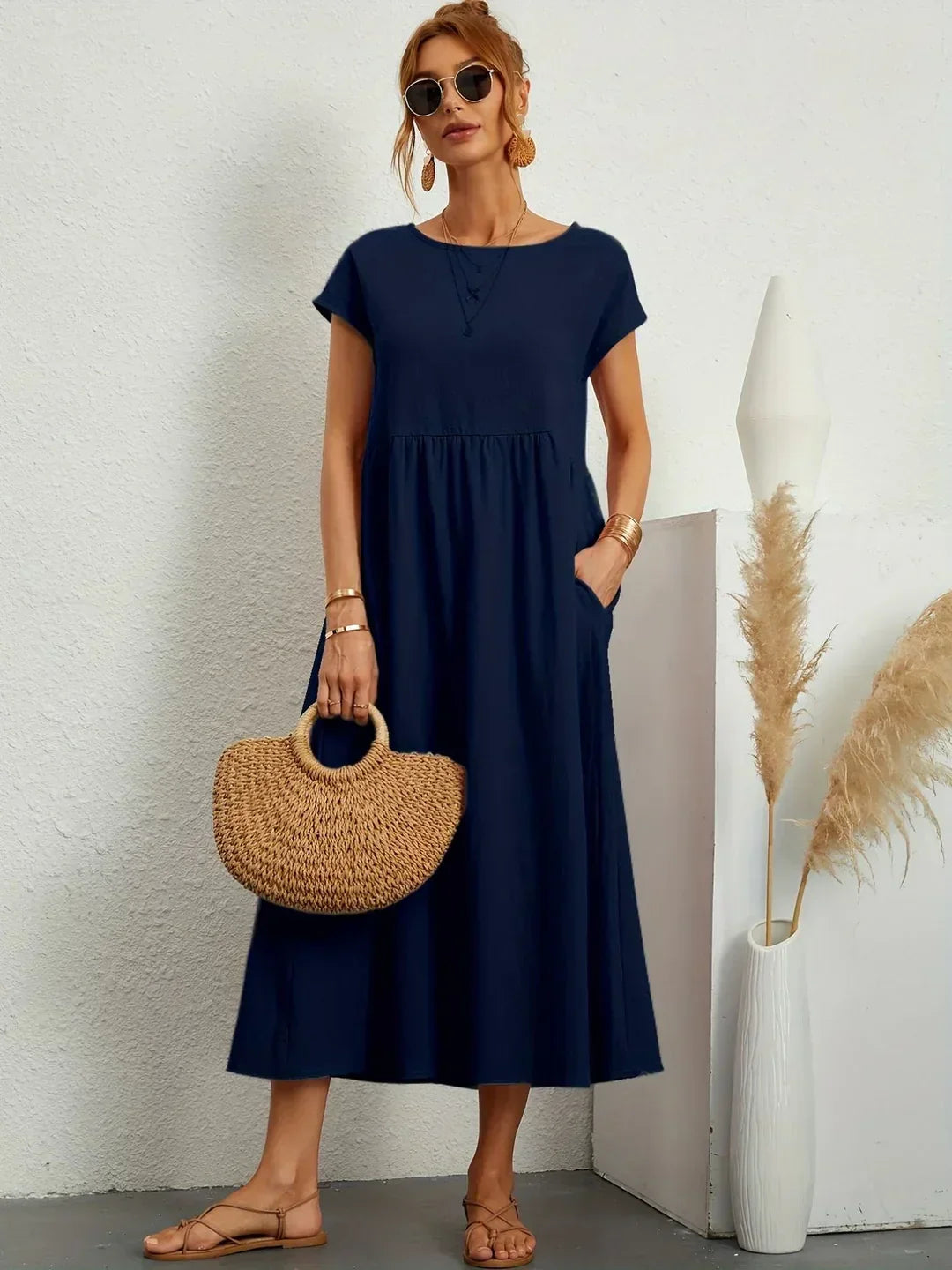 Vestido midi fluido azul marino con manga tipo globo y cintura fruncida