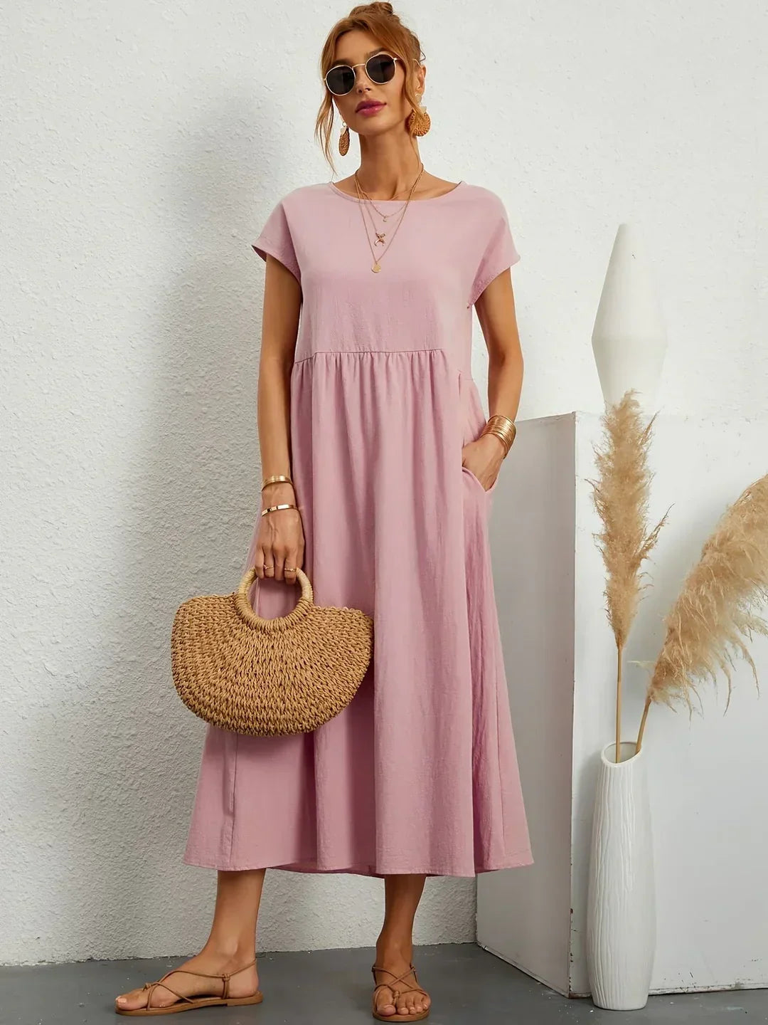 Vestido midi fluido rosa claro con manga tipo globo y cintura fruncida