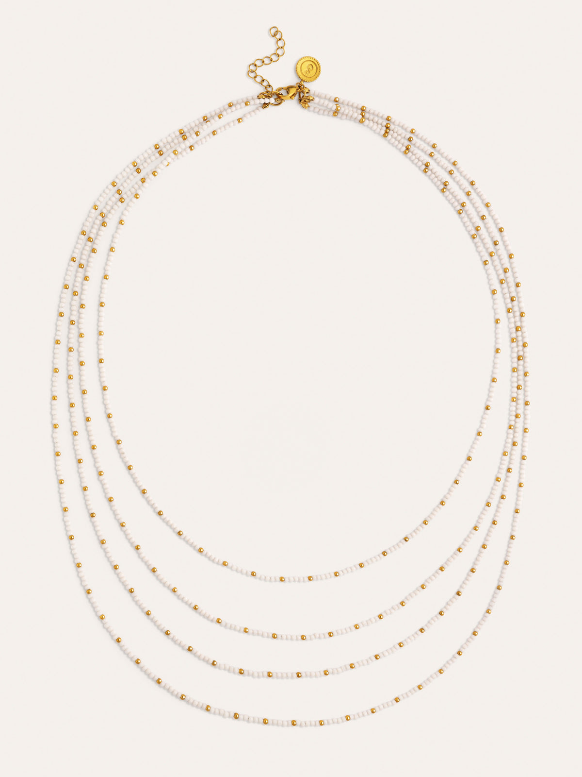 Collar de cuentas en blanco con cierre de cadena y dije circular, triple vuelta