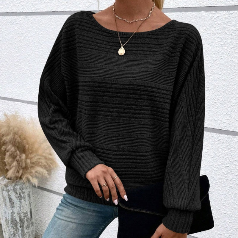 Jersey rayado negro de punto, cuello redondo y puños elásticos.