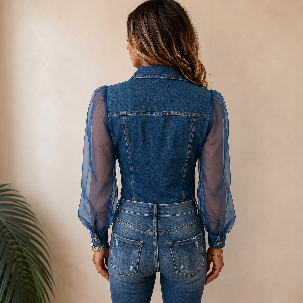 Blusa vaquera azul oscuro vista trasera con mangas transparentes abullonadas