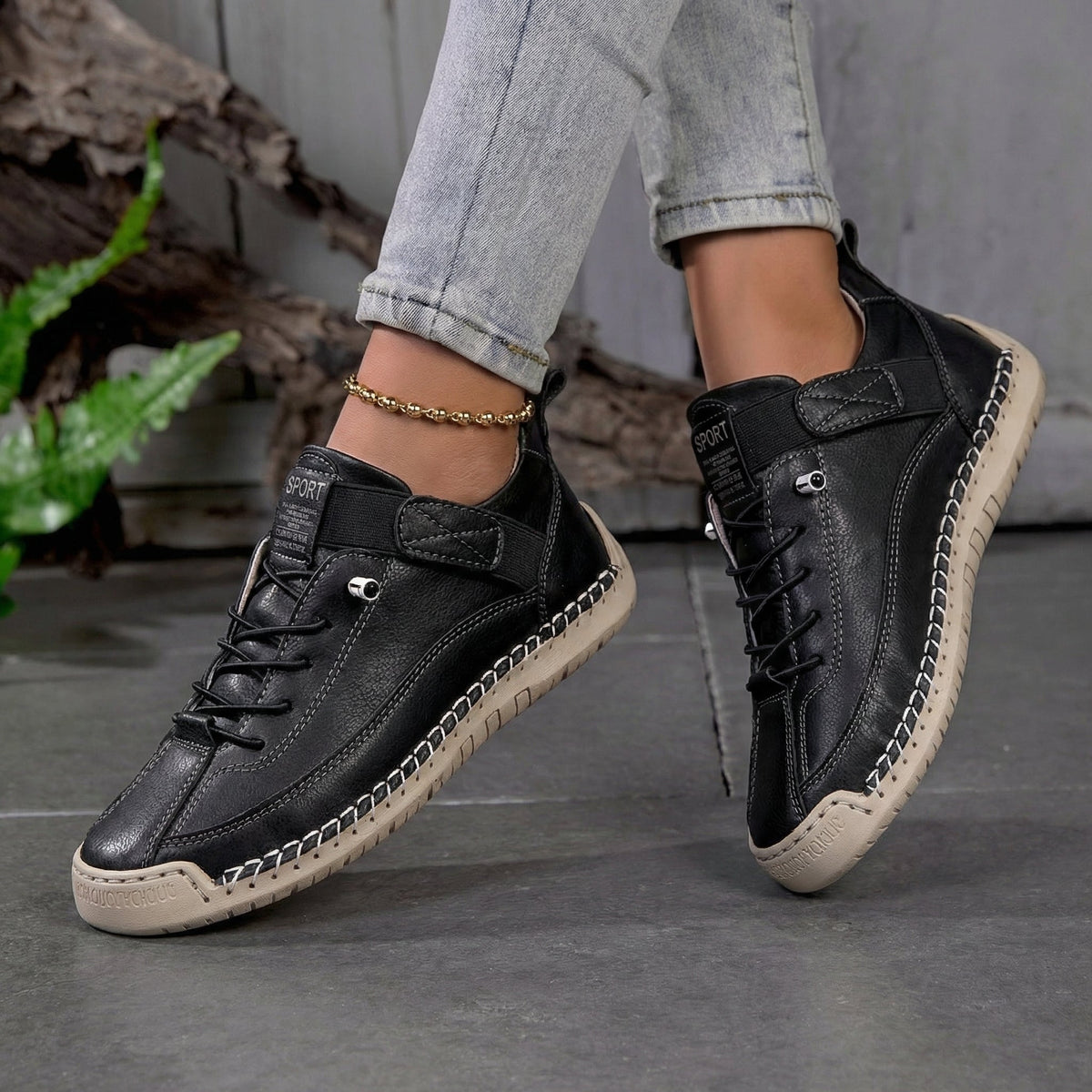 Zapatillas ortopédicas Mia negras con cordones y suela gruesa