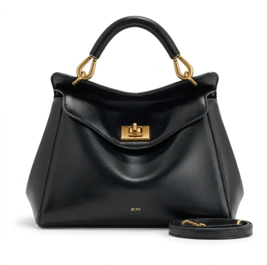 Bolso grande de piel lisa negro con asa de arco y solapa con cierre metálico.