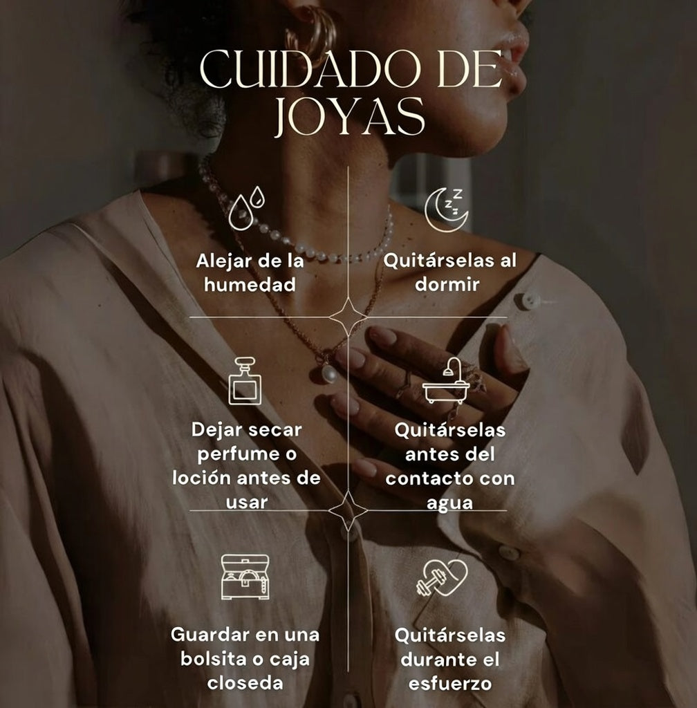 Anillo dorado con piedras brillantes, manos sujetando joyas